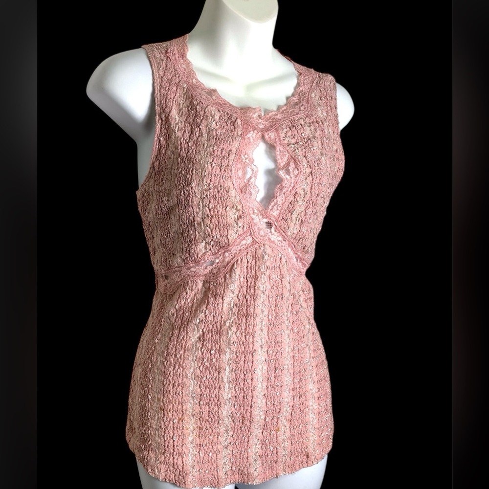 Pink Bebe top w/ keyhole neckline